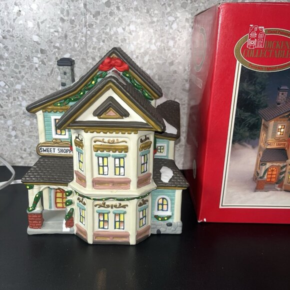 Dickens Towne Series SWEET SHOPPE 1997 Christmas Village Vintage Hand Painted - Picture 1 of 16